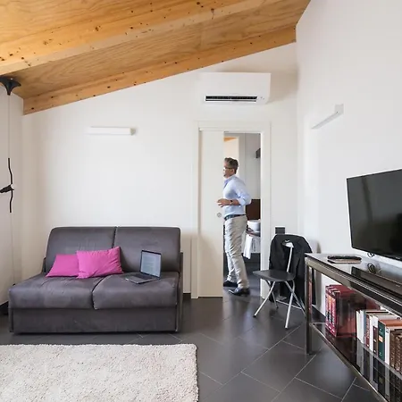 Guest house Foyer & 2*